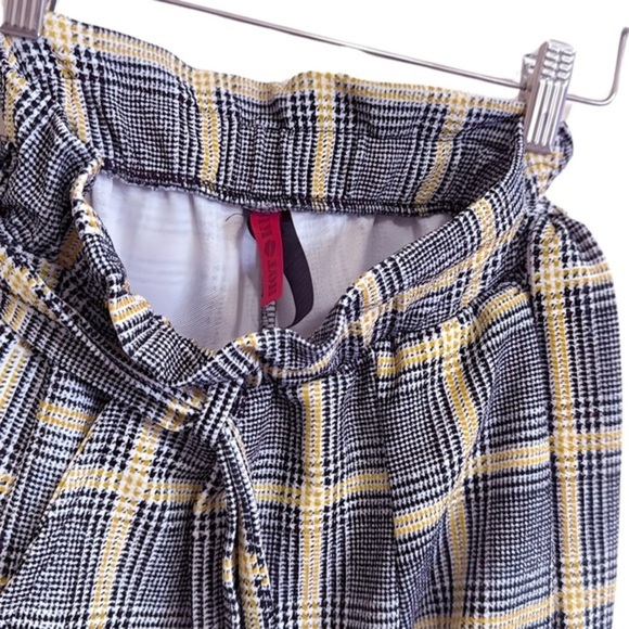 Women's HOT KISS Elastic Waist Casual Pants in Black, White, & Gold Plaid - Sm - Picture 4 of 9